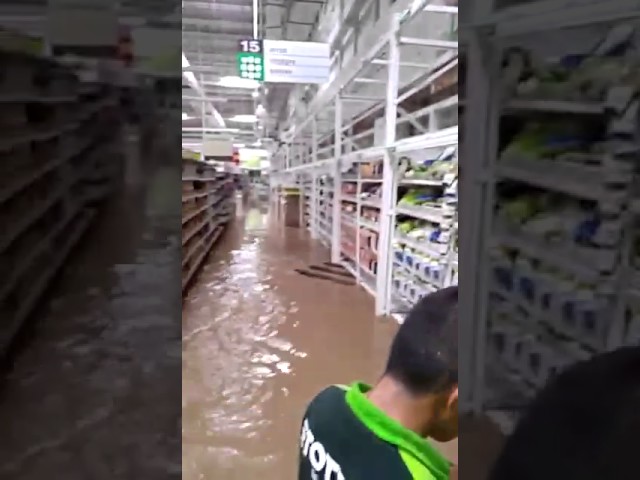 Inundación en supermercado de Piura, Video