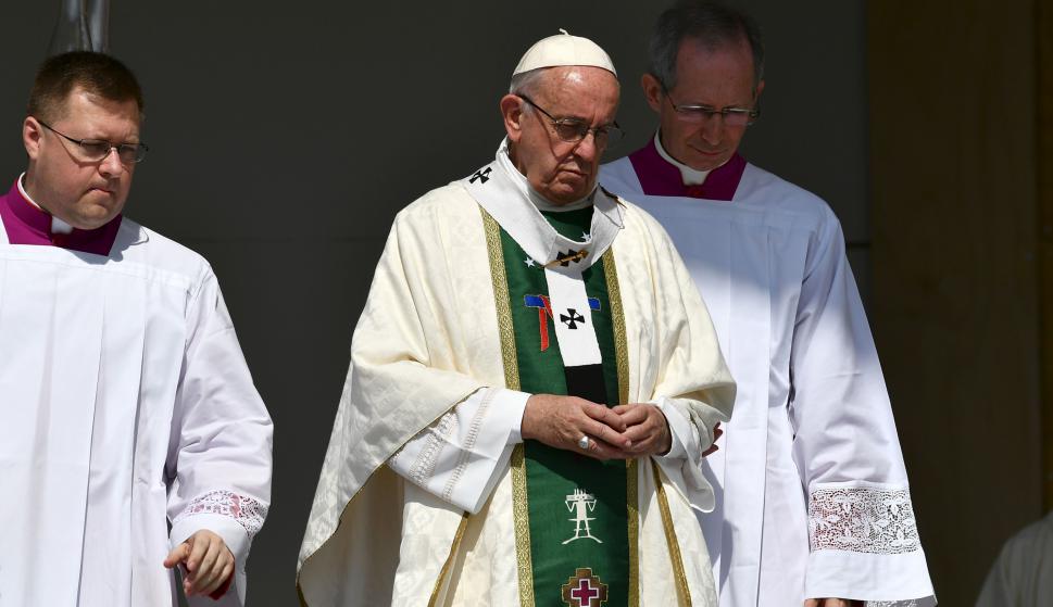 Sumo pontífice pide perdón por abusos