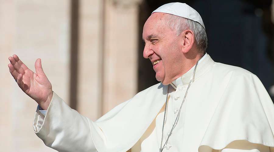 Papa envía un afectuoso saludo a los peruanos
