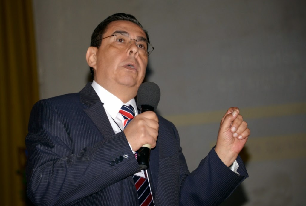 Investigador mexicano Roberto Hernández Sampieri capacitó a docentes de la Universidad Alas Peruanas