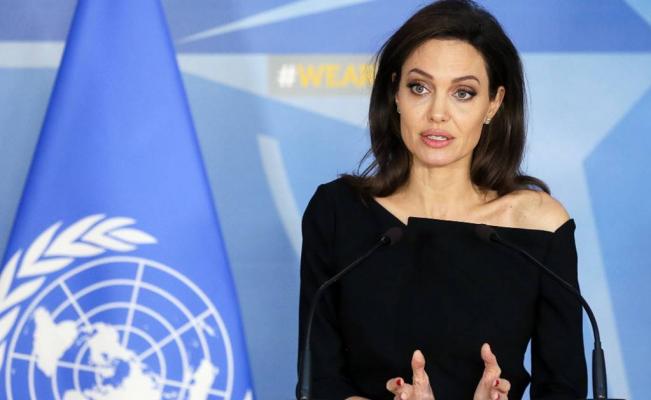 Anjelina Jolie en contra de la violencia sexual