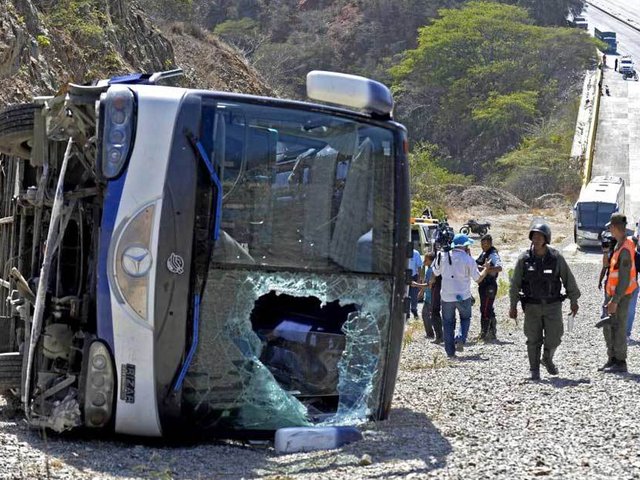 Bus con delegación de menores del Colo Colo se desbarranca en Argentina