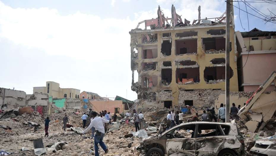 Doble atentado deja al menos 20 muertos y decenas de heridos