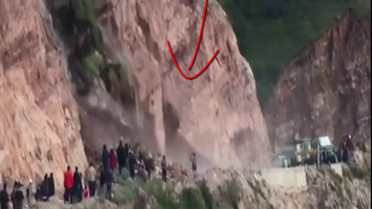 Mujer muere aplastada por huaico mientras intentaba grabar el deslizamiento