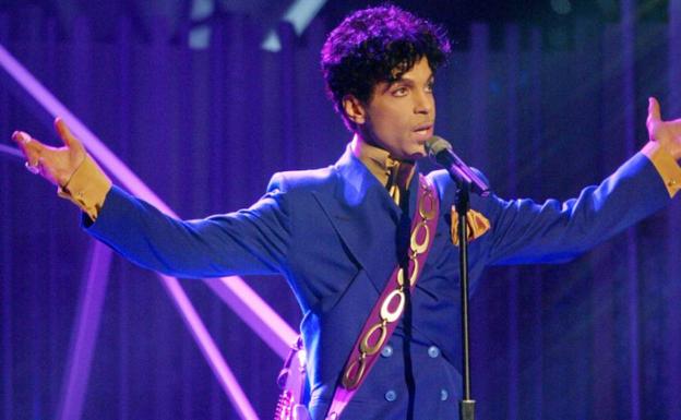 Familia de Prince demanda a hospital que lo trató antes de morir
