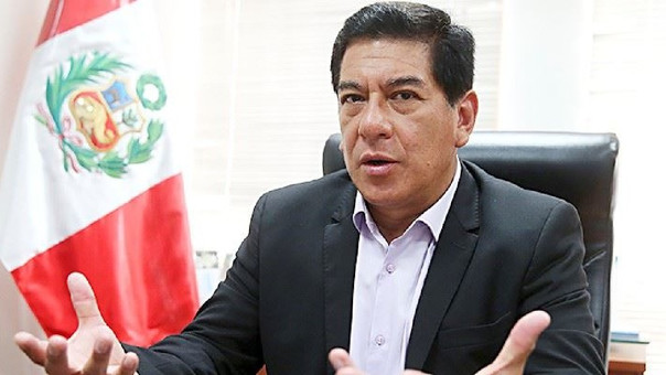 Carlos Gonzales renunció a presidencia de Ética