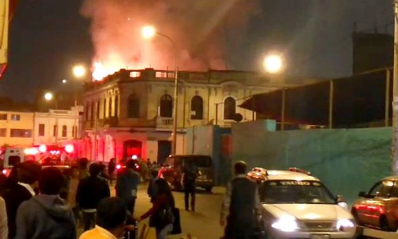Se incendió casona en el Cercado de Lima