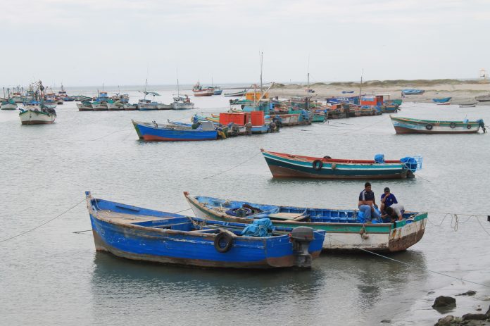 Otro paro de pescadores de 48 horas contra concesiones  petroleras en el mar peruano