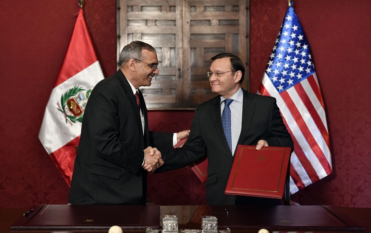 Perú y Estados Unidos suscribieron un memorándum para poder dar información sobre terroristas