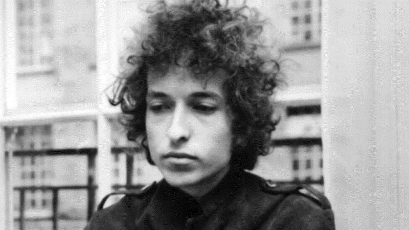 Subastan por casi 30 mil dólares una carta  escrita a mano por Bob Dylan en 1975