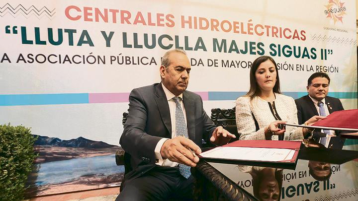 Arequipa firma contrato para iniciar las hidroeléctricas Lluta y Lluclla