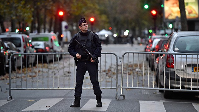 Policía detiene a tres terroristas  que iban a realizar atentado en Francia