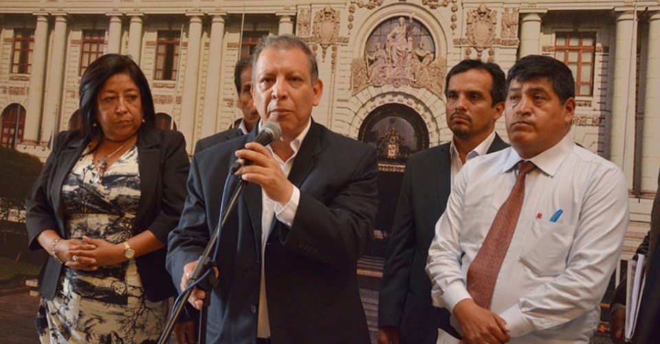 Frente Amplio presenta  denuncia constitucional