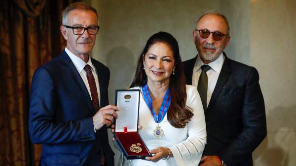 Gloria Estefan es galardonada por Bellas Artes