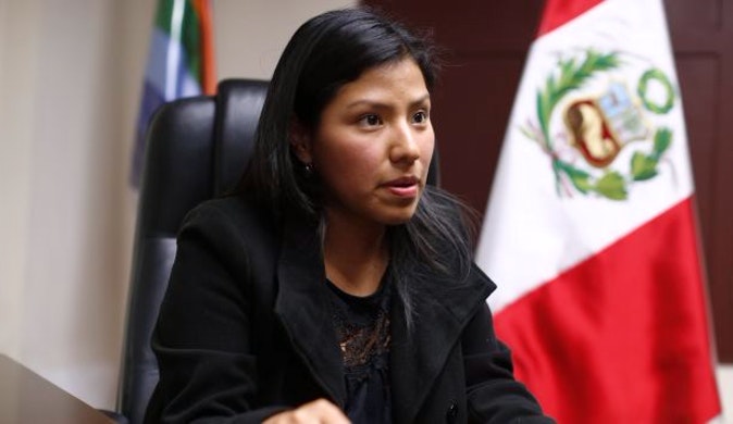Indira Huilca presentó denuncia constitucional Héctor Becerril