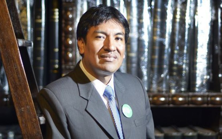 Profesor peruano fue elegido entre los 50 mejores del mundo