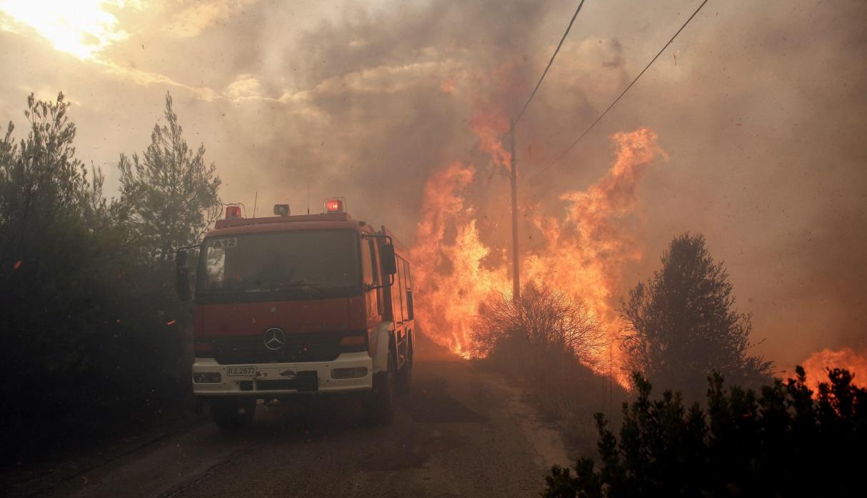 Más de 50 muertos por varios incendios que asolan Grecia