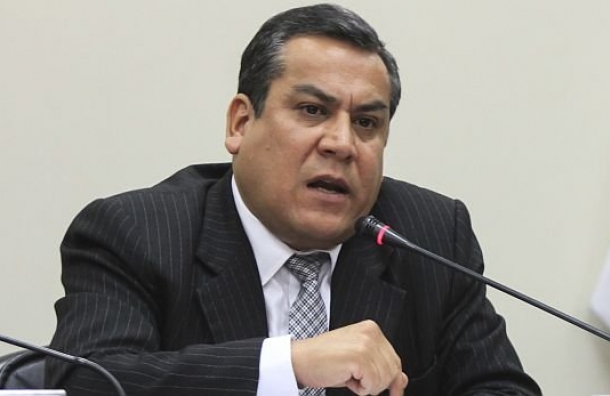 Exministro Adrianzén acusa a Zeballos de violar su derecho de defensa
