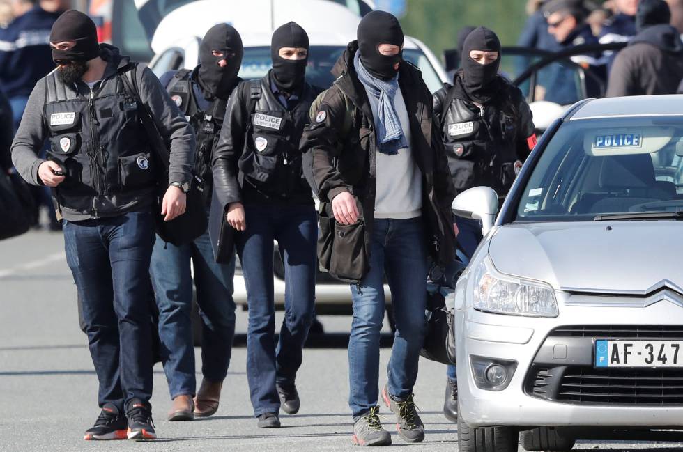 2 víctimas mortales y un herido  dejo un ataque con arma blanca en Francia