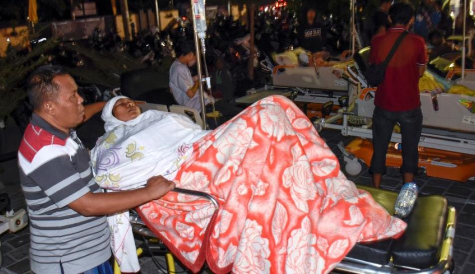 Sube a 91 el número de muertos por potente terremoto en Indonesia