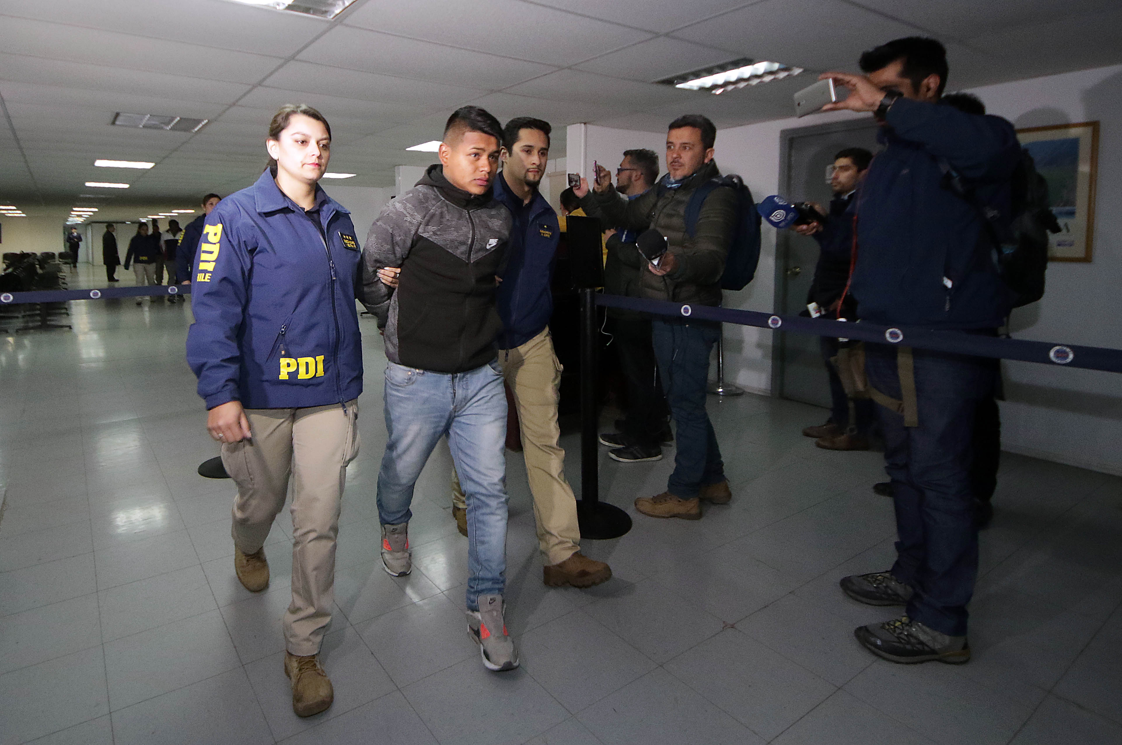 Chile expulsó a 51 colombianos y los trasladó en avión presidencial