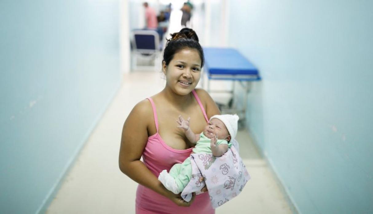 Venezolanas en estado de gestación viajan a Brasil a dar a luz por escasez en su país