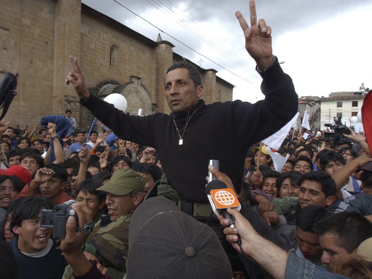 Etnocaceristas marchan con foto de Velasco Alvarado