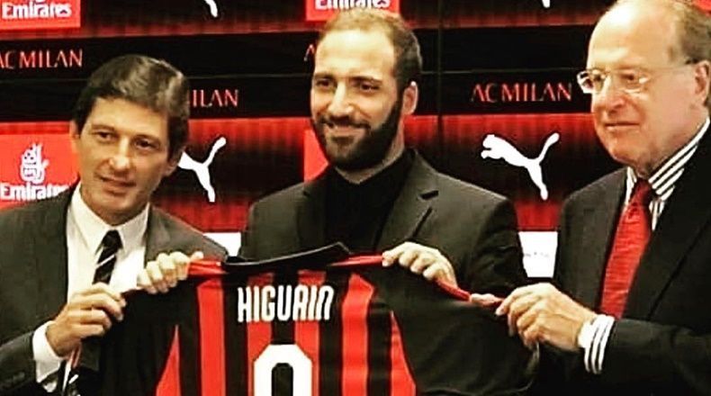 Higuaín fue presentado en el AC Milan