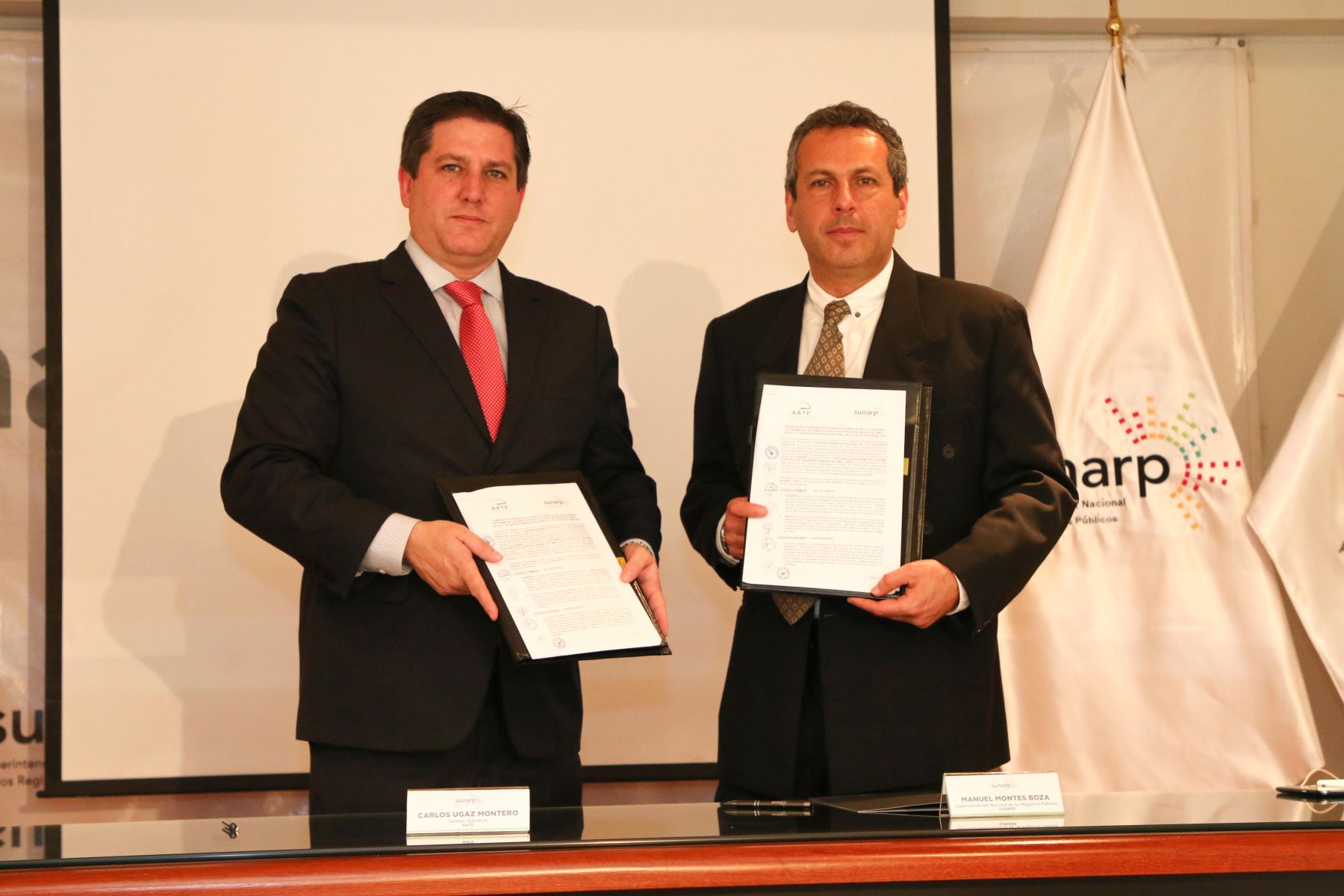 Se firmó convenio entre Sunarp y AATE que facilitarán metros en Lima
