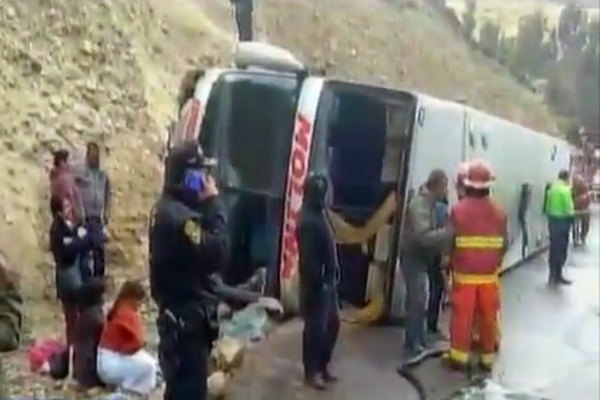 Un muerto y 14 heridos dejó despiste de bus en Ayacucho