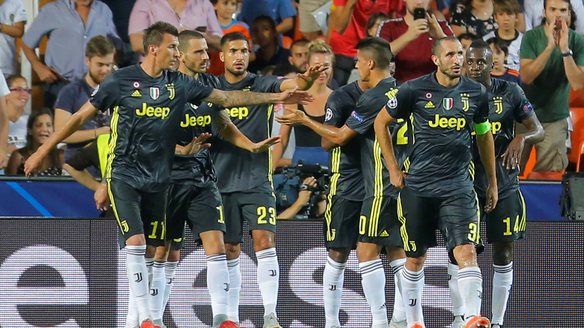 Juventus ganó de visita 2-0 al Valencia por el grupo H de la Champions League