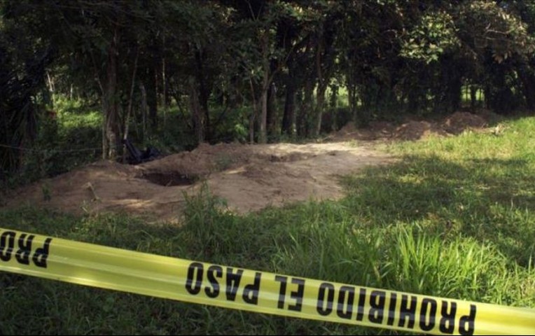 Hallan al menos 166 cadáveres en fosa clandestina en México