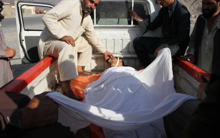 Atentados suicidas dejaron al menos 33 muertos en Afganistán