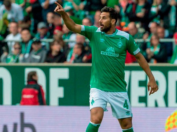 Pizarro arrancó de titular y Bremen venció al Augsburg
