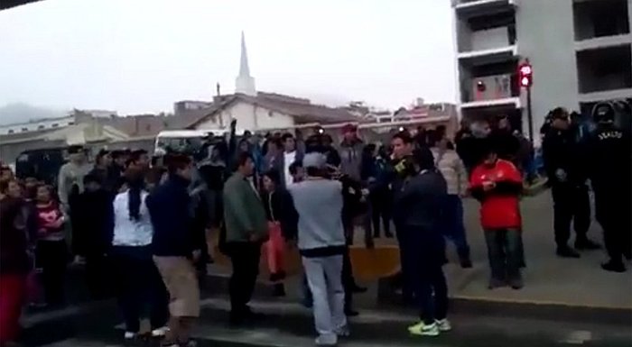 Transportistas se enfrentan a la policía en marcha del corredor morado