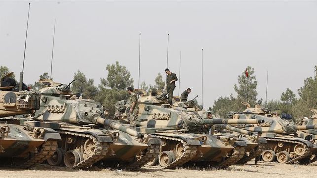Turquía refuerza su presencia militar en la frontera con Siria