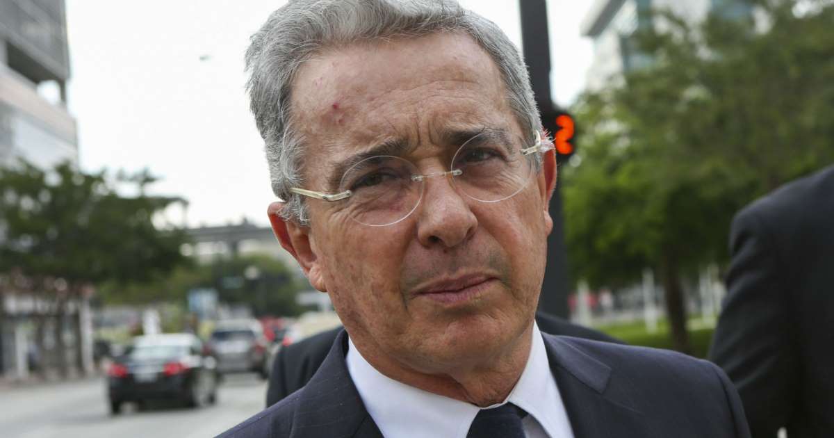 Corte Suprema interceptó por error  el teléfono de expresidente Uribe