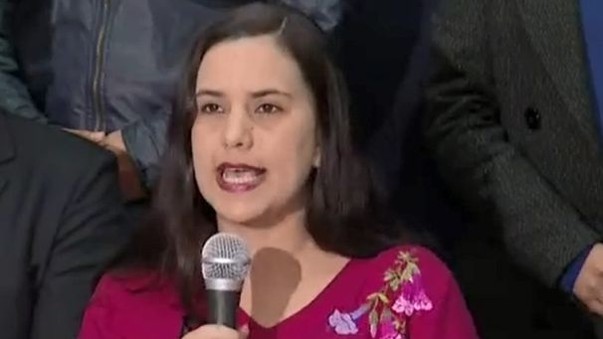 Veronika Mendoza: «De ser necesario, Vizcarra debe cerrar el Congreso»