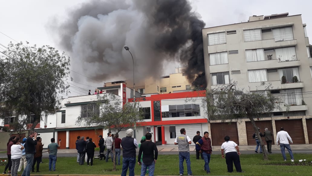 Se registró un incendio en segundo piso de una vivienda en San Borja