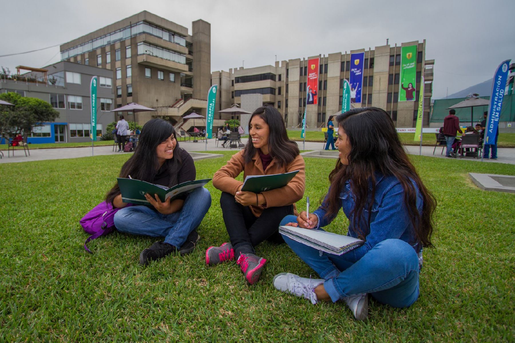 India ofrece a peruanos becas para estudiar cursos cortos