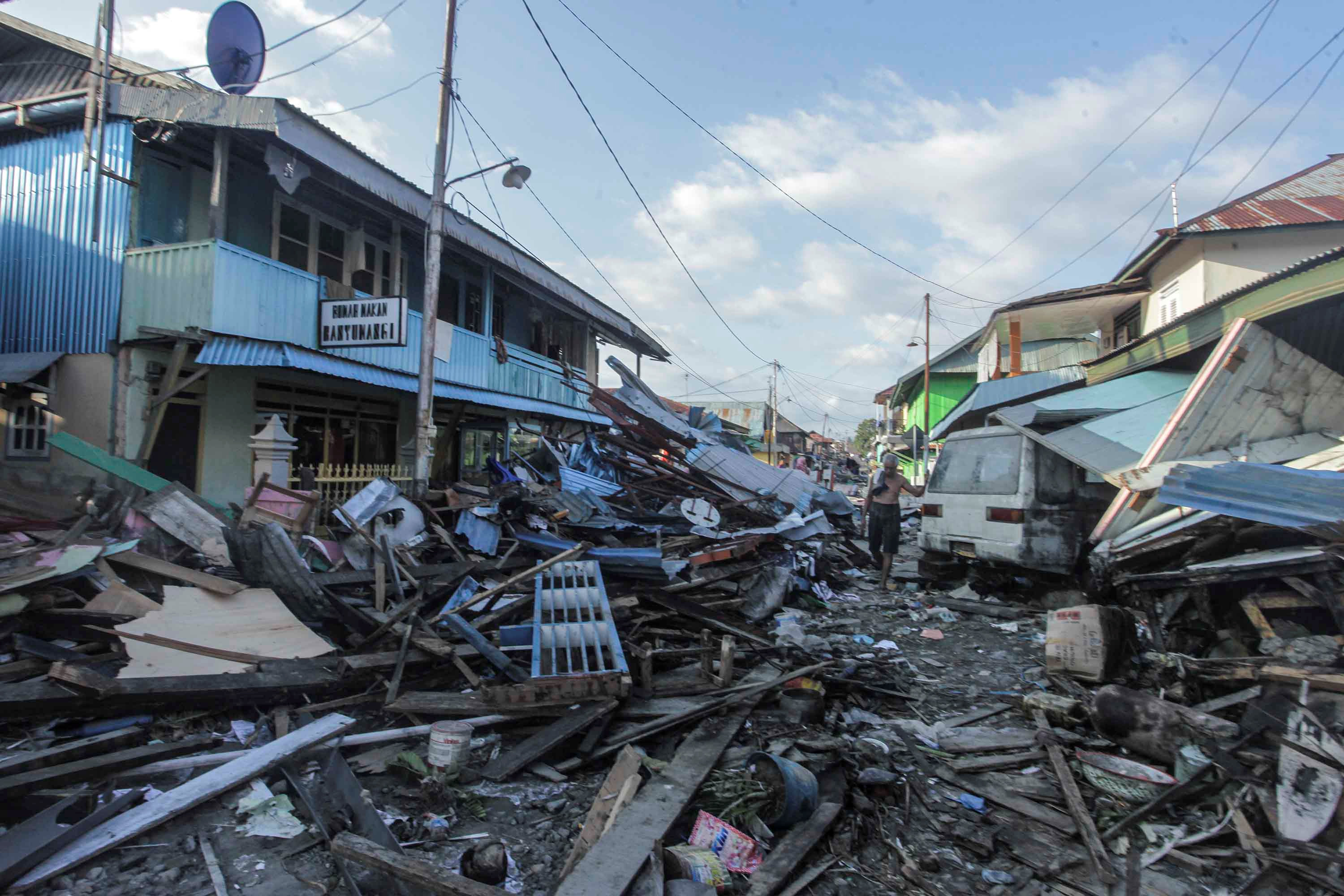 Subió a 2,010 la cifra de muertos tras terremoto de 7,5 y tsunami en Indonesia