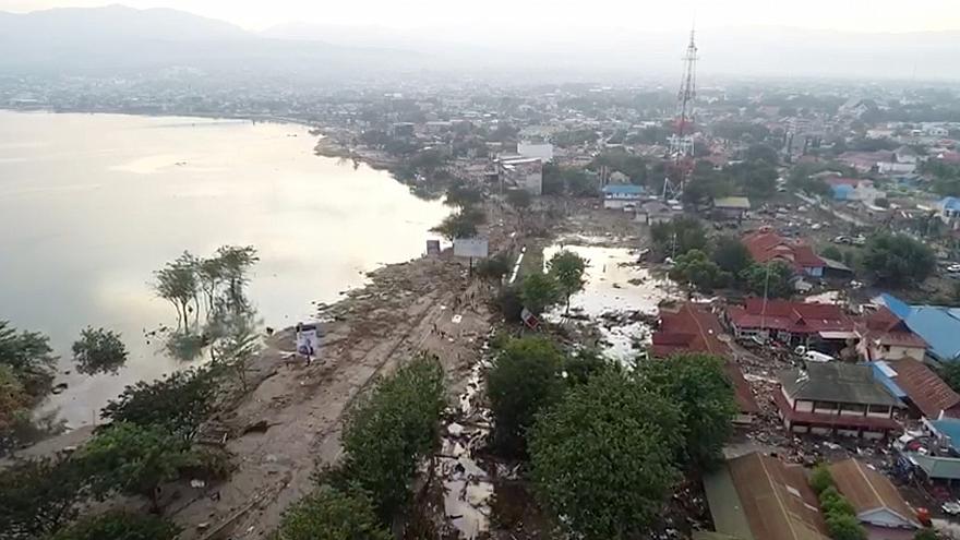 En Indonesia  se eleva a 1,234 la cifra de muertos por terremoto y tsunami