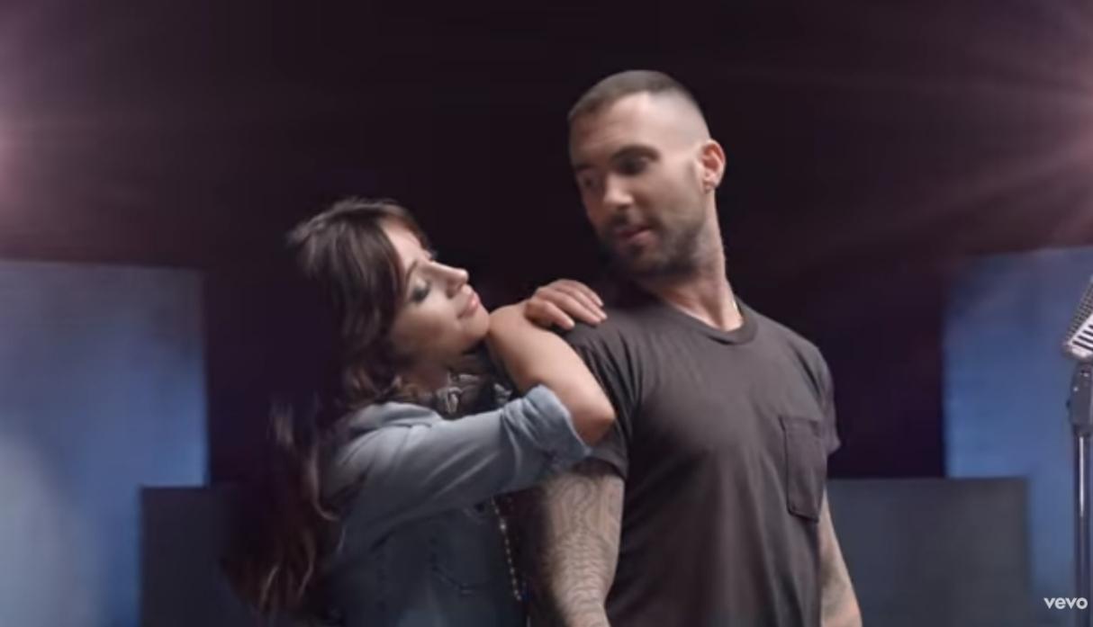 Maroon 5 lanzó una  nueva versión de su  videoclip ‘Girls Like You’