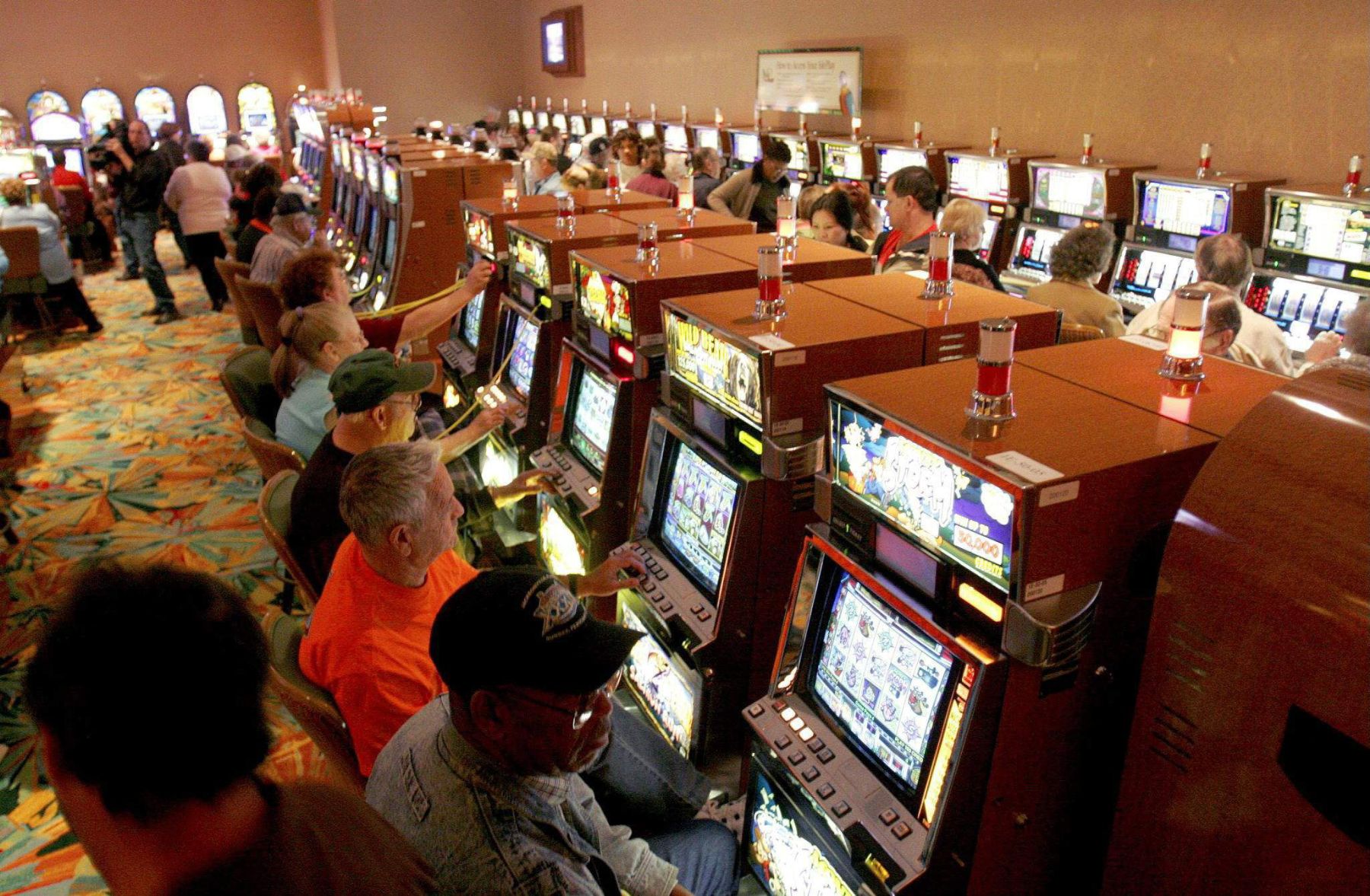 Casinos y tragamonedas mueven unos S/ 3,000 millones al año