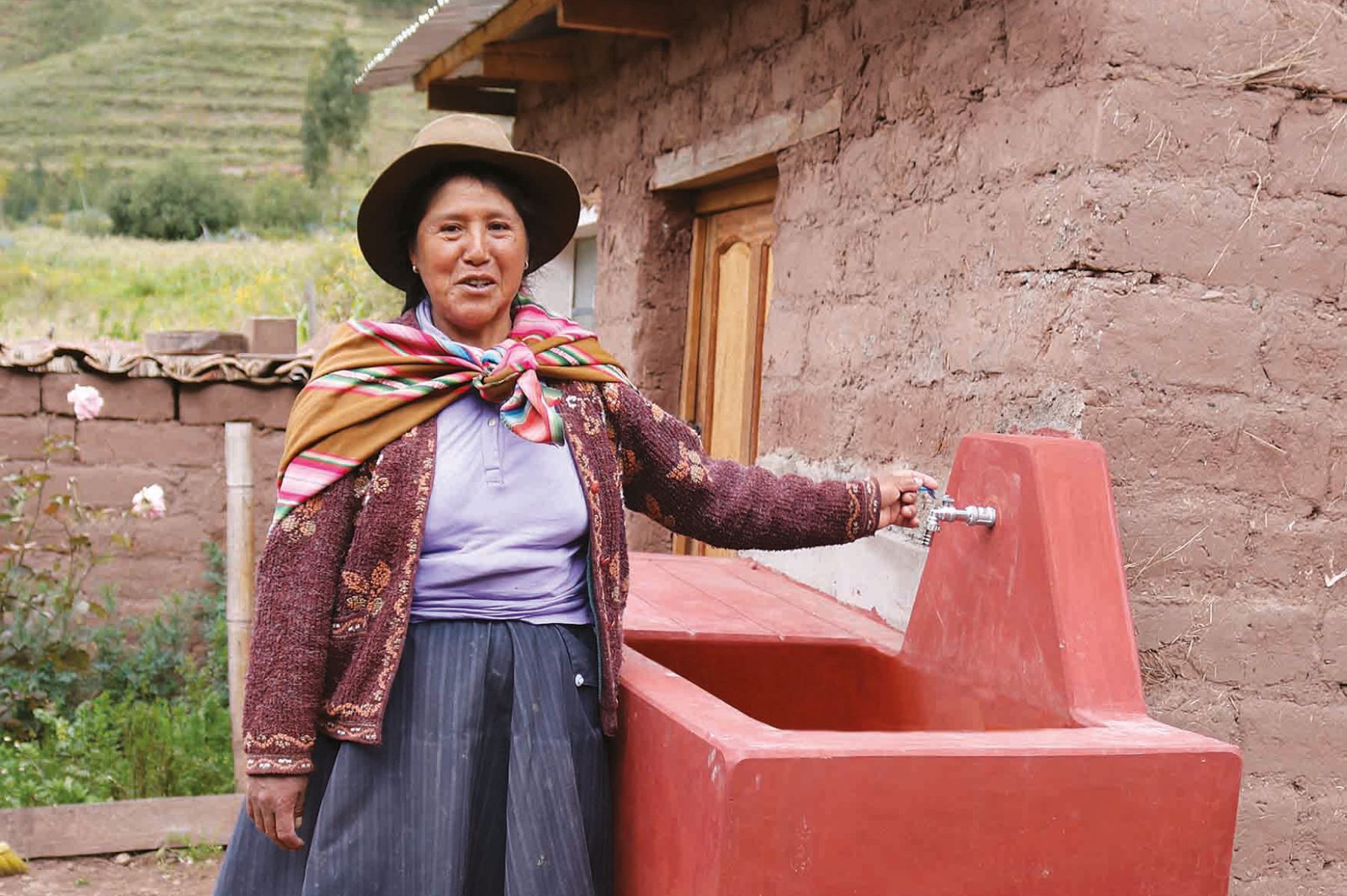 Entregan 10 obras de agua y saneamiento a municipios de Cusco