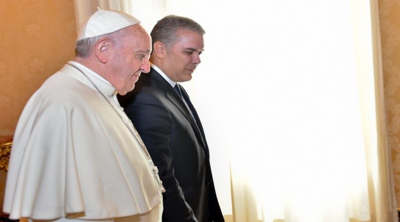 Presidente de Colombia y Papa tuvieron afectuoso encuentro