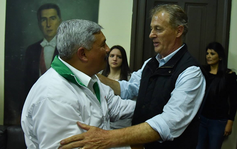 Beingolea entregó su plan de gobierno a Jorge Muñoz tras victoria en Lima