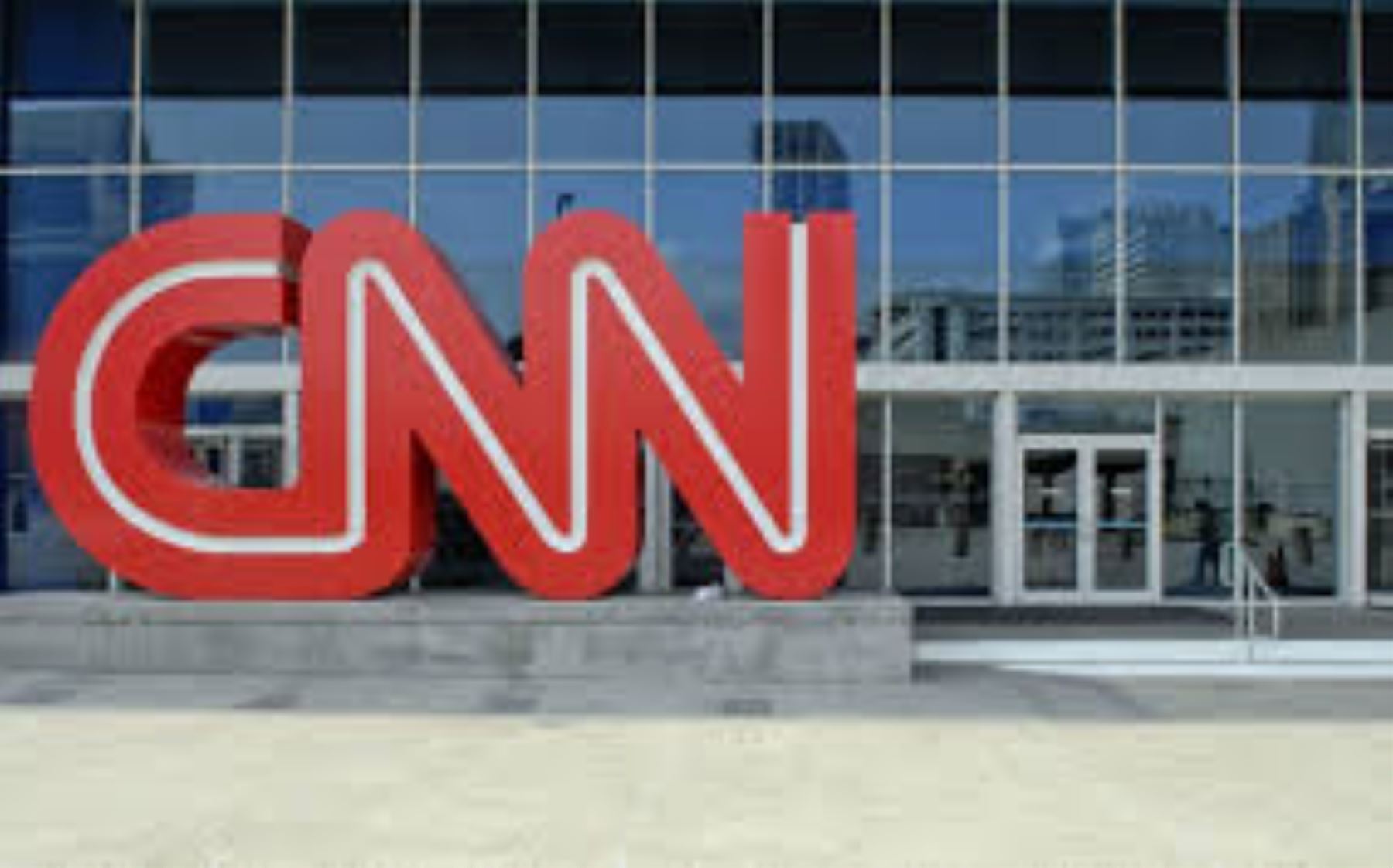 CNN demanda a la administración Trump por retirar acreditación a periodista