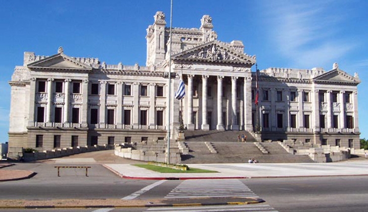 Uruguay espera información  del Gobierno del Perú