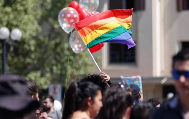 Chile promulgó ley que permite cambio de sexo en documentos desde los 14 años